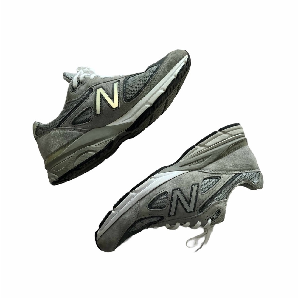 New Balance 990 V4